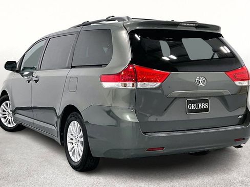 Used 2013 Toyota Sienna XLE image 14