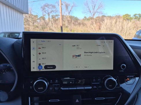 Used 2023 Toyota Highlander L image 34