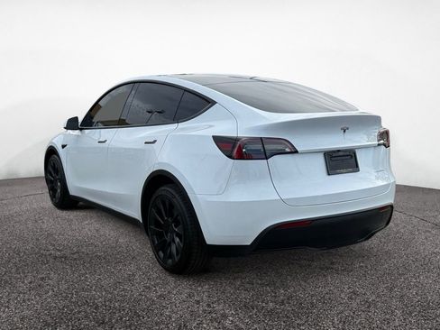 Used 2023 Tesla Model Y Long Range AWD/4WD image 3