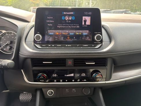 Used 2023 Nissan Rogue SV FWD image 27