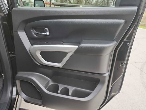 Used 2021 Nissan Titan SV w/ SV Convenience Package image 40