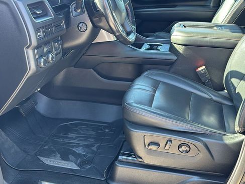 Used 2021 Chevrolet Suburban RST w/ Luxury Package RWD image 13