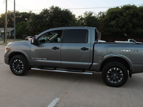 Used 2018 Nissan Titan PRO-4X w/ Pro-4x Convenience Package AWD/4WD image 4