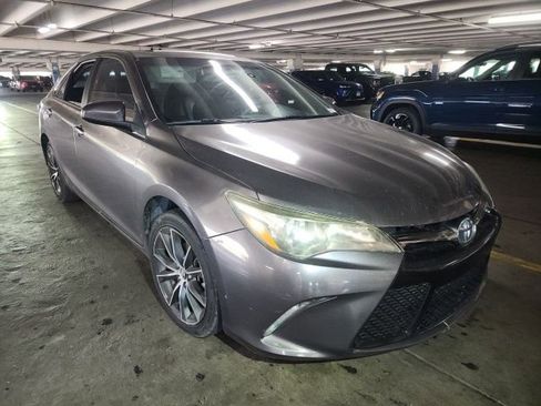 Used 2017 Toyota Camry XSE w/ Moonroof Package FWD image 2