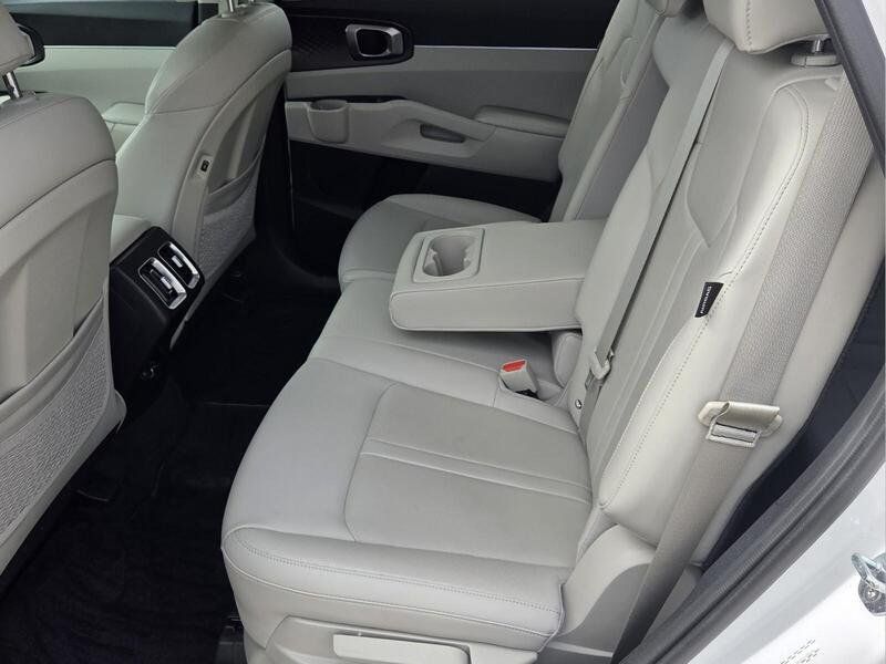 Used 2024 Kia Sorento S w/ Panoramic Sunroof Package FWD image 12