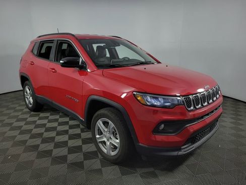 Used 2023 Jeep Compass Latitude image 1