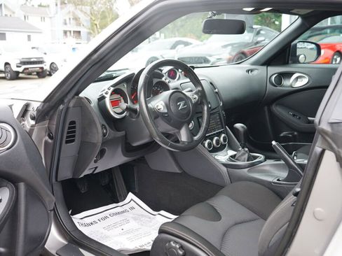 Used 2009 Nissan 370Z Touring w/ Sport Pkg image 11