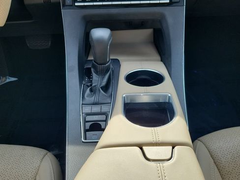 Certified 2019 Toyota Avalon Limited FWD image 15
