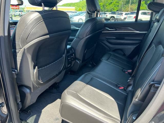 Used 2023 Jeep Grand Cherokee Limited w/ Trailer Tow Prep Group (B) AWD/4WD image 10