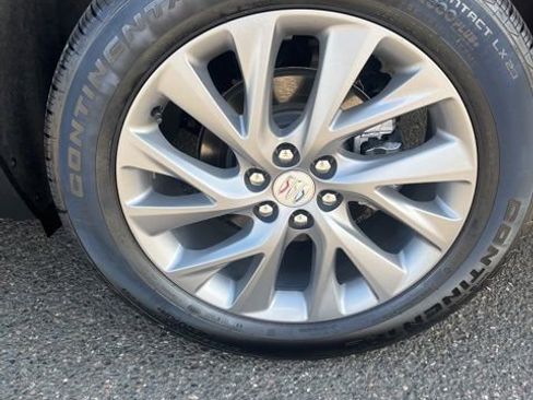 Used 2025 Buick Enclave Preferred FWD image 7