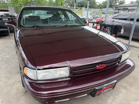 Used 1996 Chevrolet Impala SS RWD image 3