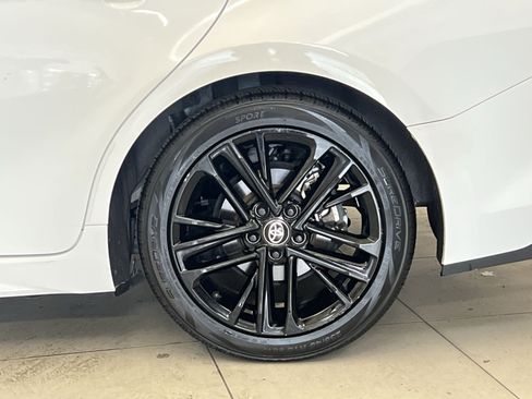 Used 2025 Toyota Camry SE FWD image 11