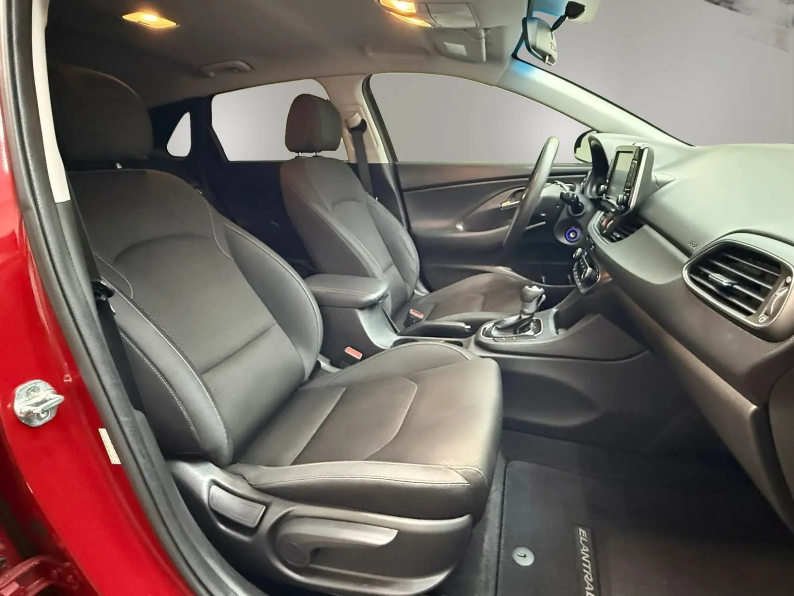 Used 2018 Hyundai Elantra GT FWD image 13