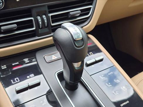 Used 2022 Porsche Macan AWD/4WD image 12