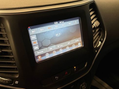 Used 2021 Jeep Cherokee Latitude Lux AWD/4WD image 13