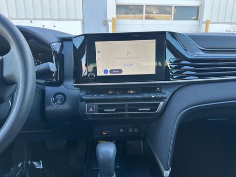 Used 2025 Toyota Camry LE image 18