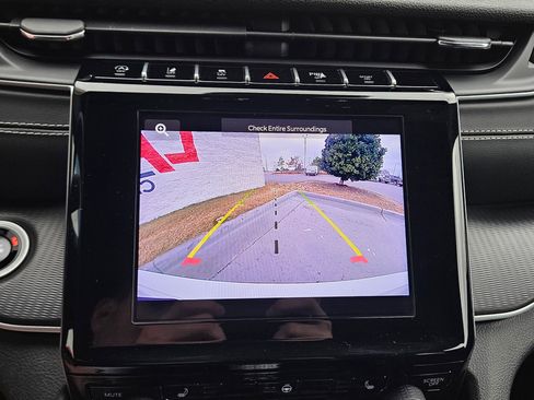 Used 2024 Jeep Grand Cherokee L Laredo image 34