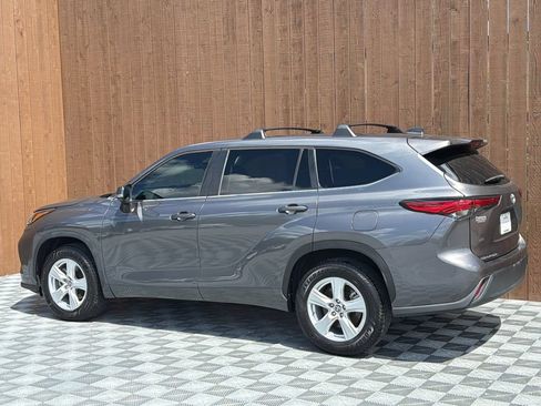 Used 2023 Toyota Highlander L FWD image 16
