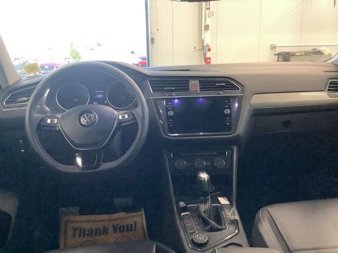 Used 2021 Volkswagen Tiguan SE w/ Panoramic Sunroof Package AWD/4WD image 6