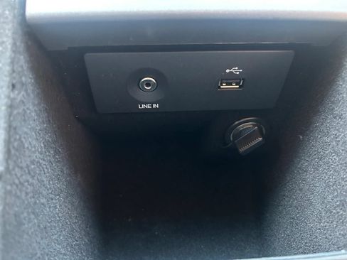 Used 2017 Ford Taurus SE FWD image 23