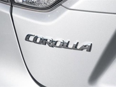 Used 2023 Toyota Corolla LE image 11