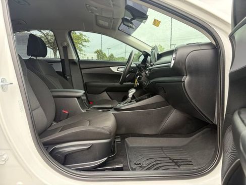 Used 2024 Kia Forte LXS w/ LXS Technology Package FWD image 13