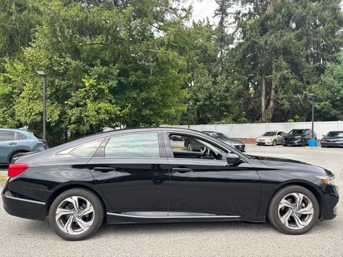 Used 2018 Honda Accord EX image 9