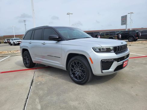 New 2026 Jeep Grand Cherokee Summit w/ Obsidian Package image 7