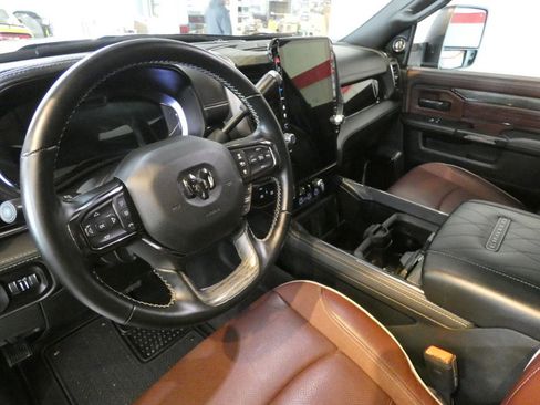 Used 2025 RAM 2500 Limited AWD/4WD image 9