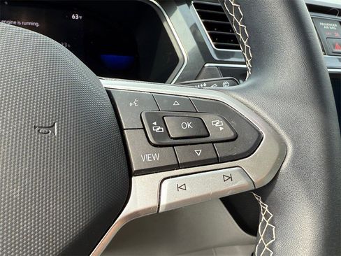 Used 2022 Volkswagen Tiguan SE w/ Panoramic Sunroof Package image 21