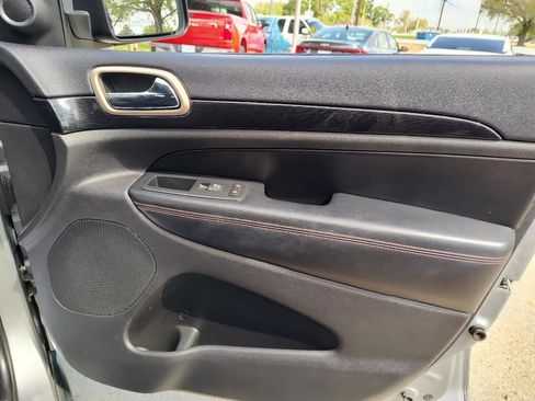 Used 2016 Jeep Grand Cherokee Laredo 75th Anniversary image 24