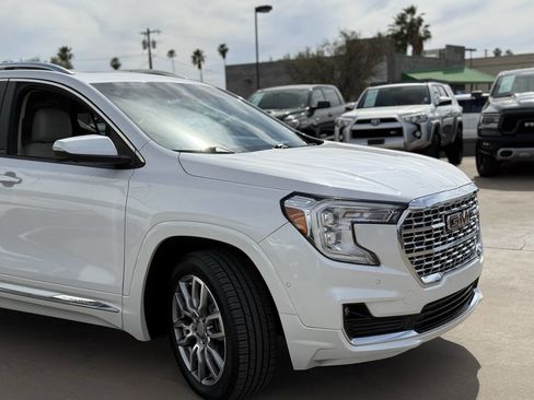 Used 2022 GMC Terrain Denali w/ Denali Premium Package AWD/4WD image 15
