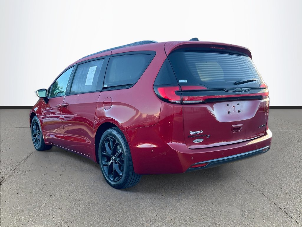 Used 2025 Chrysler Pacifica Limited FWD image 5
