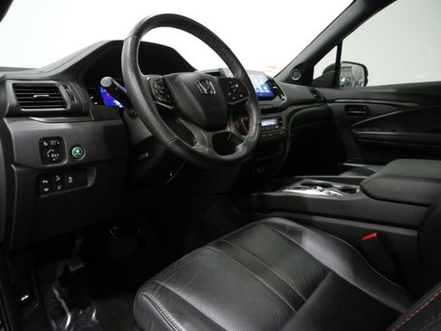 Used 2025 Honda Passport TrailSport image 12