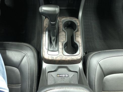 Used 2021 GMC Canyon Denali image 16