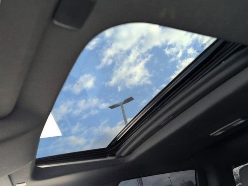 Used 2023 Chevrolet Silverado 1500 ZR2 image 26