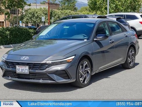 Used 2025 Hyundai Elantra Sport FWD image 4