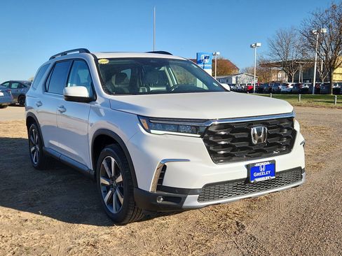 New 2025 Honda Pilot Touring image 4