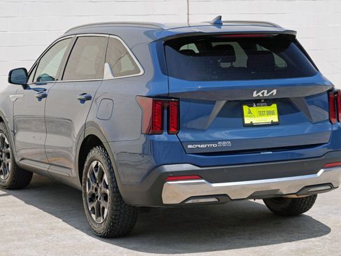 Used 2024 Kia Sorento S w/ Panoramic Sunroof Package FWD image 47