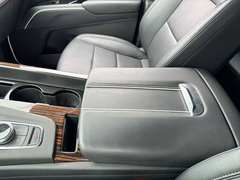 Used 2022 Cadillac Escalade Luxury AWD/4WD image 21