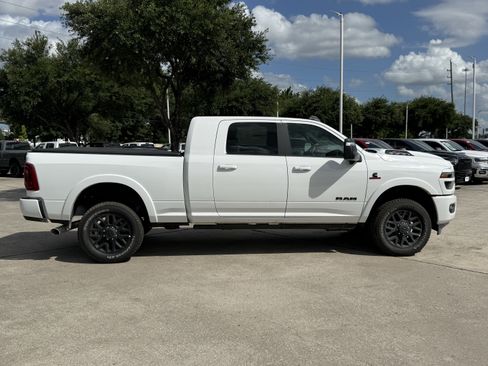 New 2026 RAM 2500 Limited AWD/4WD image 3