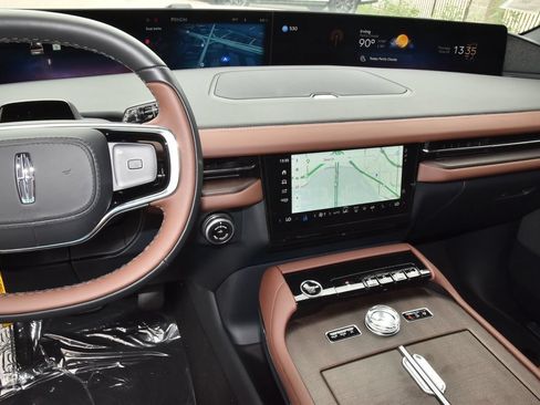 New 2026 Lincoln Navigator Reserve AWD/4WD image 26