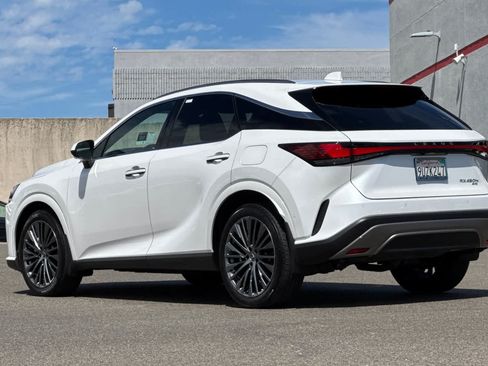 Used 2025 Lexus RX 450h AWD w/ Luxury Package image 7