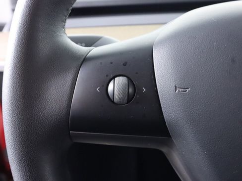 Used 2021 Tesla Model Y Long Range image 11