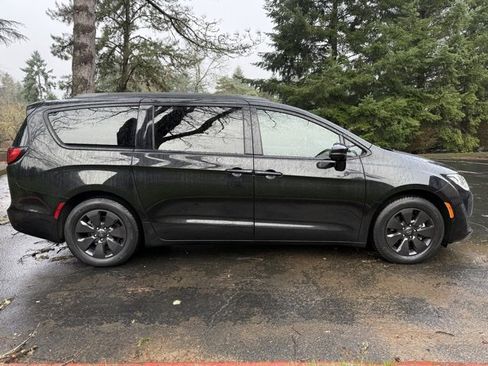Used 2019 Chrysler Pacifica Limited w/ Advanced Safetytec Group image 4