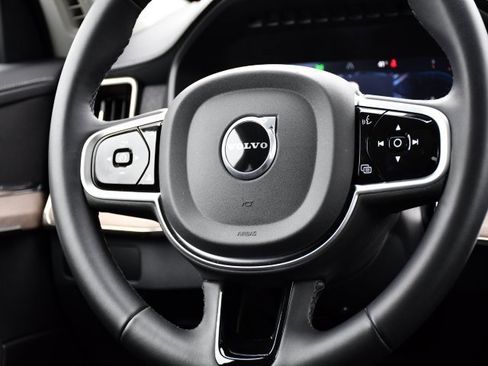 Certified 2025 Volvo XC90 B6 Plus image 19