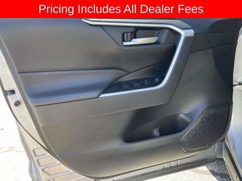 Used 2025 Toyota RAV4 XLE AWD/4WD image 18