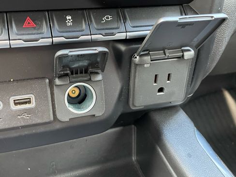 Used 2021 Chevrolet Silverado 1500 LT Trail Boss w/ Convenience Package II image 14