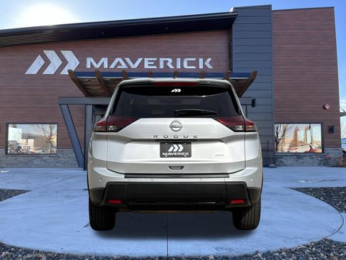 Used 2024 Nissan Rogue S AWD/4WD image 10