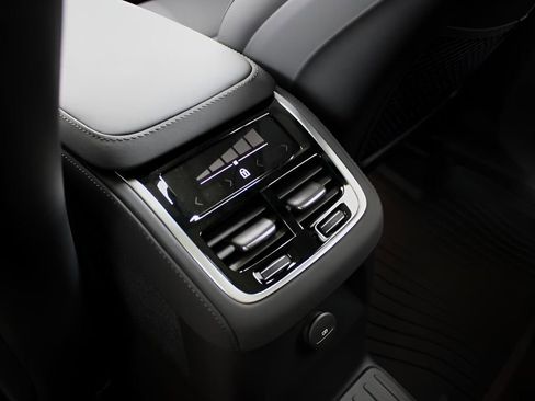 New 2025 Volvo XC90 T8 Core w/ Protection Package image 30